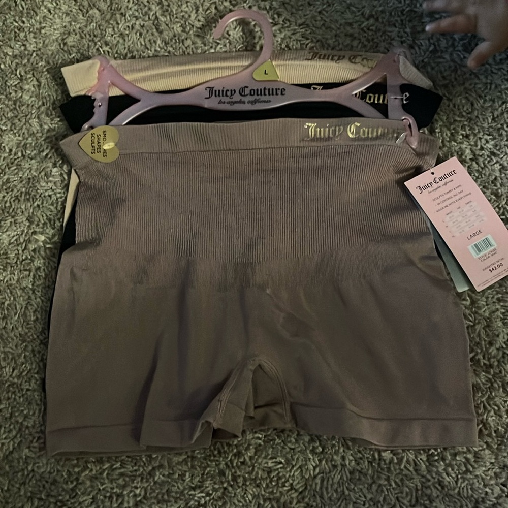 Seamless shaping shorts